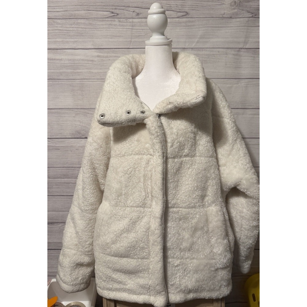Cali 1850 XLarge white faux fur jacket‎